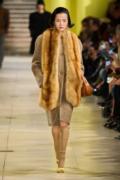 Look 50